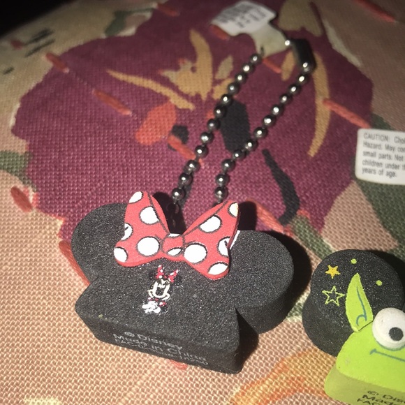 NWT Disney 2 small keychain ~ Minnie Mouse Ears Hat and Green alien Oooooh - Picture 3 of 8